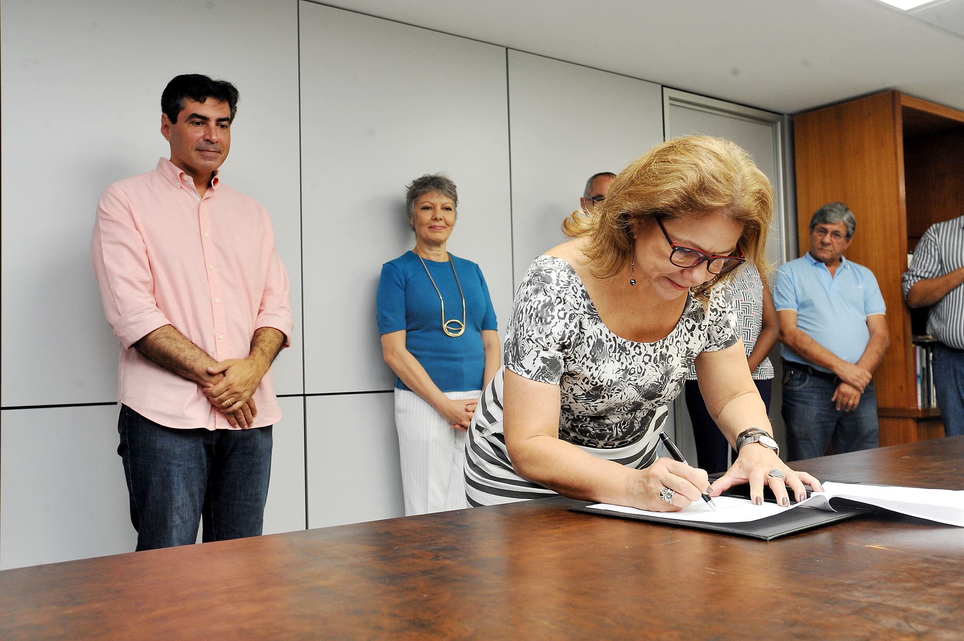 SECRETARIA MUNICIPAL DE EDUCAÇÃO FIRMA TERMO DE CONVÊNIO COM A UEL PARA MANUTENÇÃO  DE CENTROS DE EDUCAÇÃO INFANTIL